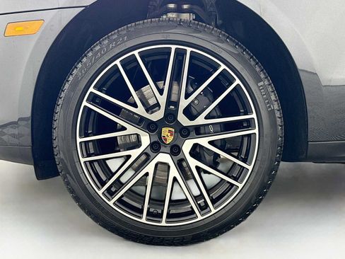 Certified 2026 Porsche Macan AWD/4WD image 32