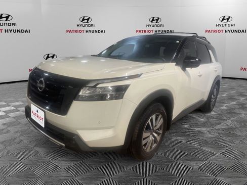 Used 2023 Nissan Pathfinder SL w/ Lighting Package (N92) AWD/4WD image 8