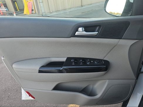 Used 2018 Kia Sportage EX image 14