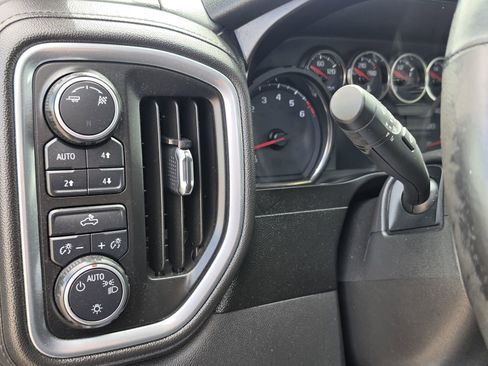 Used 2019 Chevrolet Silverado 1500 LT w/ Texas Edition image 9