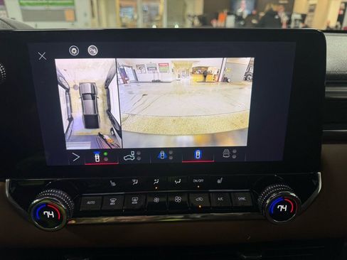 Used 2024 GMC Canyon AT4 w/ Technology Package image 24