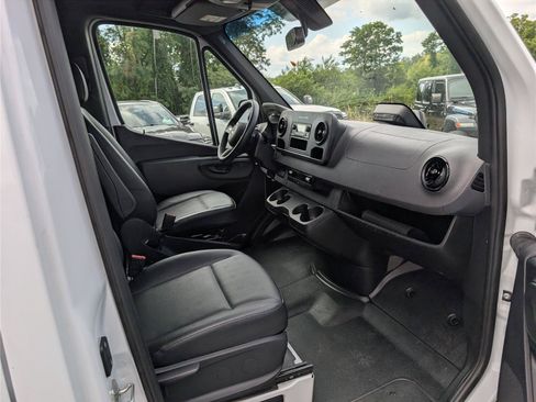 Used 2025 Mercedes-Benz Sprinter 2500 image 10