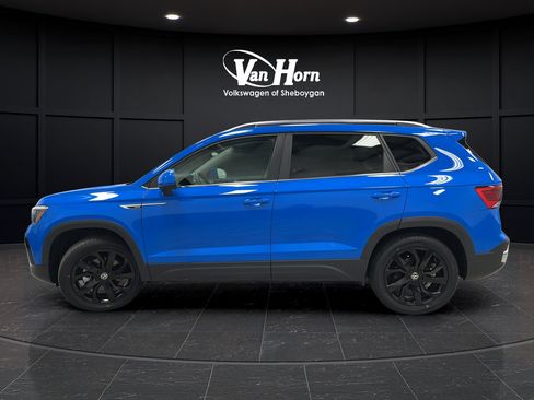 Used 2023 Volkswagen Taos SE w/ Panoramic Sunroof Package AWD/4WD image 4