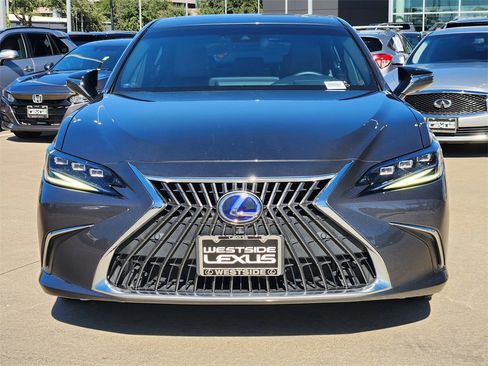 Used 2022 Lexus ES 300h Ultra Luxury image 2
