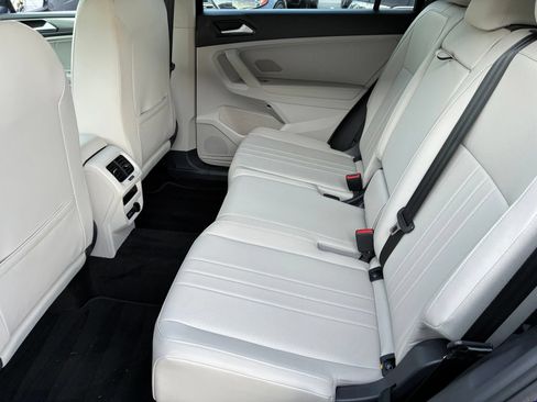 Used 2023 Volkswagen Tiguan SE AWD/4WD image 16