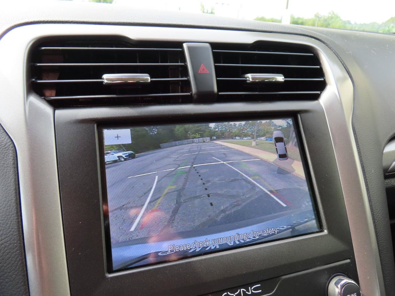 Used 2020 Ford Fusion SE FWD image 25