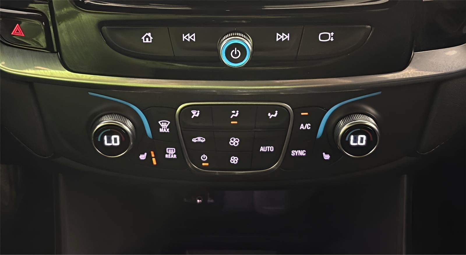 Used 2023 Chevrolet Traverse LT FWD image 24