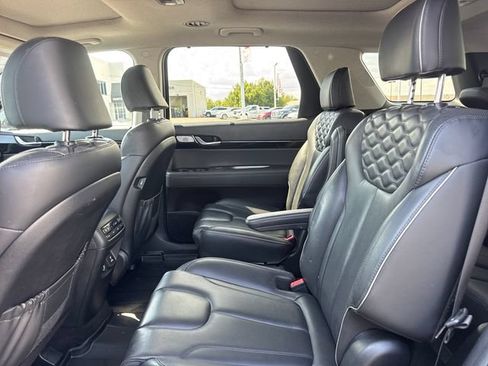 Used 2022 Hyundai Palisade Limited w/ Winter Package FWD image 11