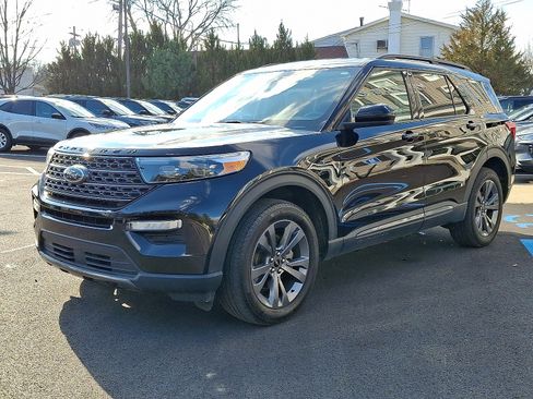 Certified 2023 Ford Explorer XLT w/ Equipment Group 202A image 3
