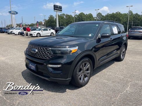 Used 2023 Ford Explorer XLT w/ Equipment Group 202A RWD image 3