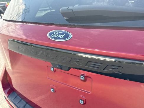 Used 2023 Ford Explorer ST-Line w/ Class IV Trailer Tow Package AWD/4WD image 18