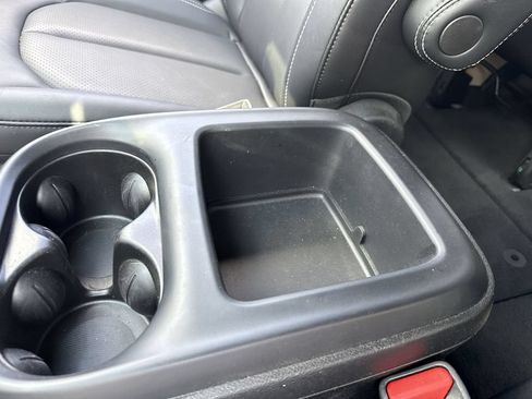 Used 2025 Chrysler Voyager LX FWD image 26