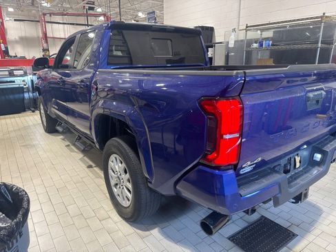 Used 2024 Toyota Tacoma SR5 w/ SR5 Upgrade Package image 7