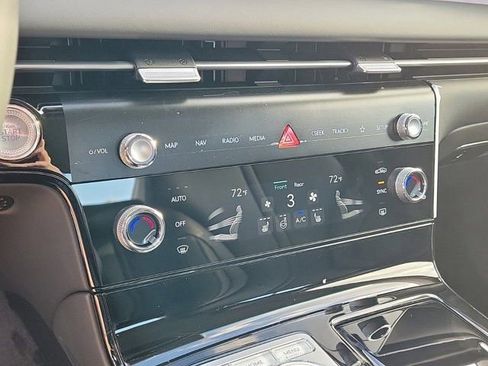 Used 2025 Genesis G80 2.5T image 25