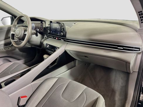 Used 2022 Hyundai Elantra SEL w/ Convenience Package FWD image 30