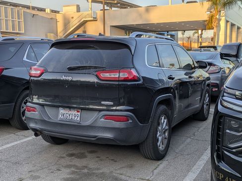 Used 2015 Jeep Cherokee Latitude w/ Comfort/Convenience Group image 3