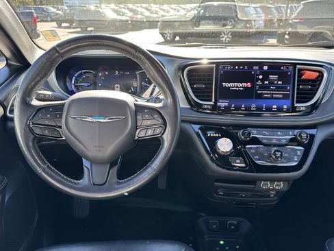 Used 2021 Chrysler Pacifica Touring-L w/ Uconnect Theater Family Group image 27