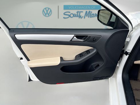 Used 2011 Volkswagen Jetta SEL image 20