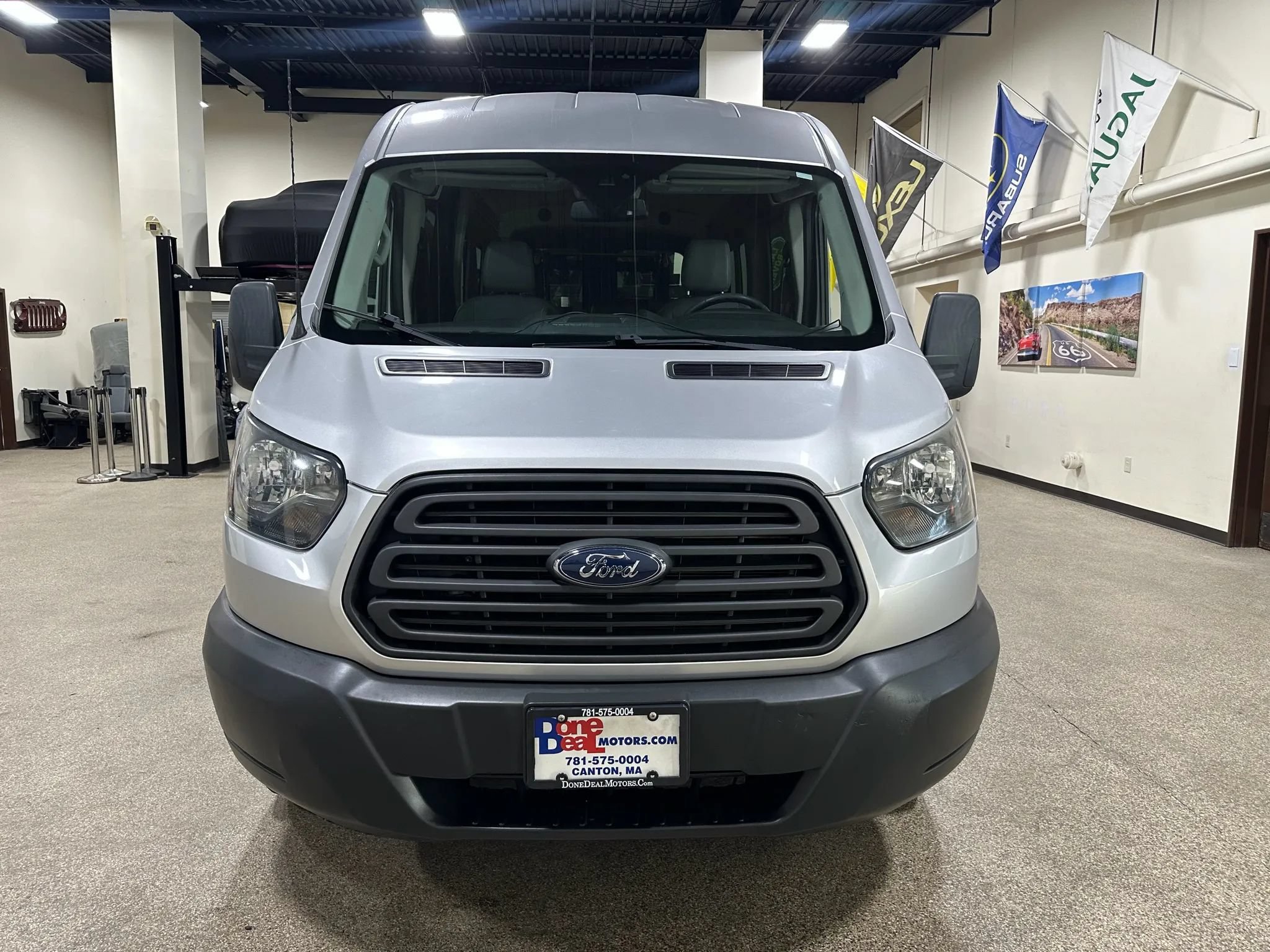 Used 2015 Ford Transit 250 148 Medium Roof RWD image 4