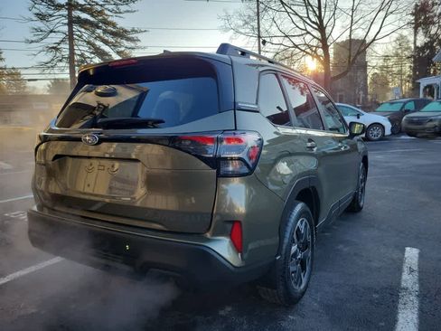 Certified 2025 Subaru Forester Premium image 3