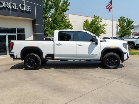 Used 2024 GMC Sierra 2500 AT4 w/ AT4 Premium Plus Package AWD/4WD image 8