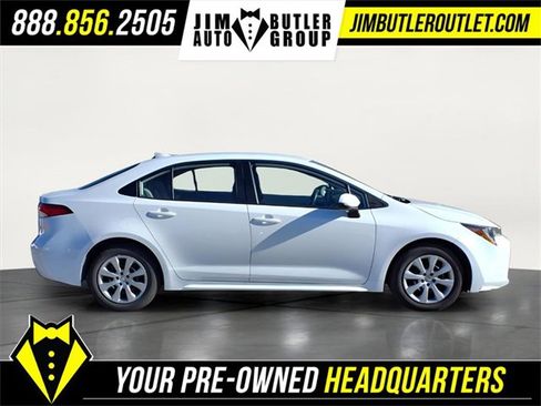 Used 2022 Toyota Corolla LE image 2