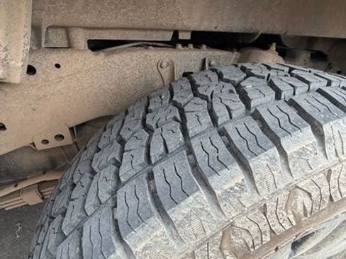 Used 2023 Toyota Tacoma SR5 w/ Technology Package image 5