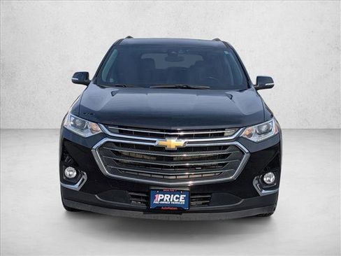 Used 2021 Chevrolet Traverse LT image 2