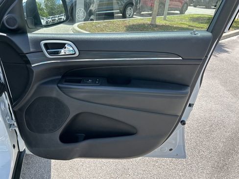 Used 2022 Jeep Grand Cherokee Limited image 36