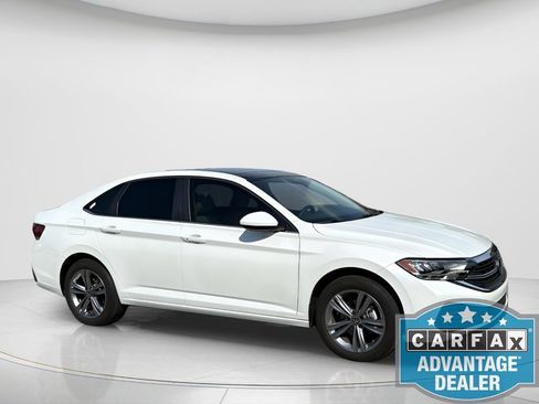 Certified 2024 Volkswagen Jetta SE w/ Panoramic Sunroof Package FWD image 6