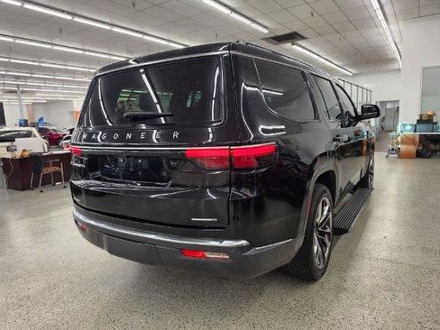 Used 2022 Jeep Wagoneer Series III w/ Premium Group I AWD/4WD image 5