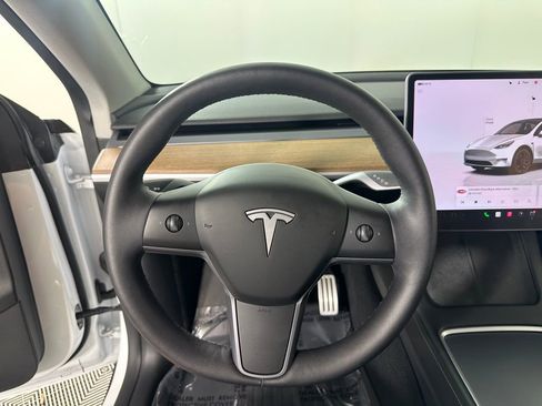 Used 2023 Tesla Model Y Performance image 26
