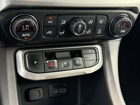 Used 2021 GMC Acadia SLT AWD/4WD image 22