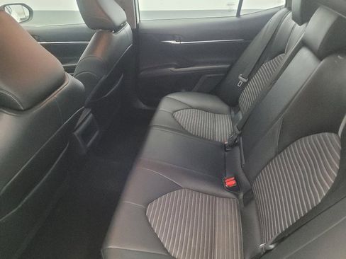 Used 2022 Toyota Camry SE image 18