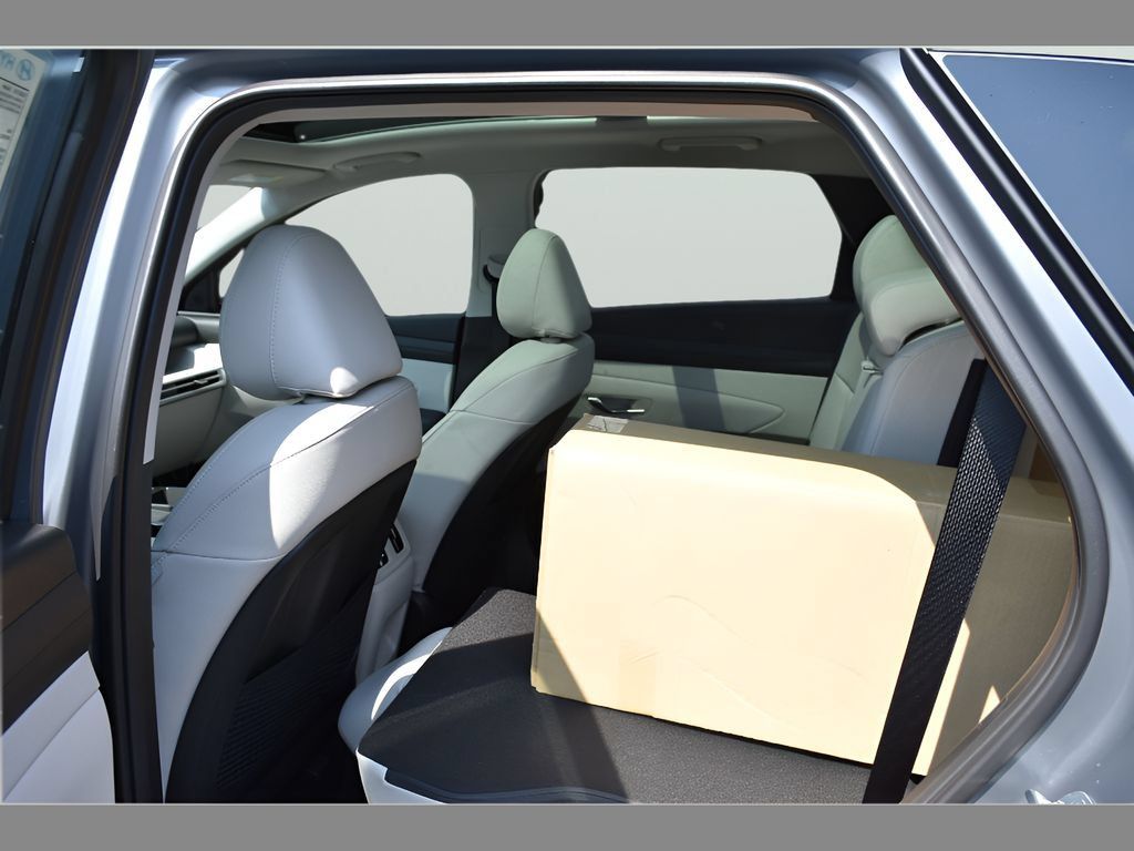Used 2025 Hyundai Tucson Limited FWD image 11