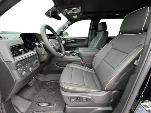 New 2026 Chevrolet Suburban Premier w/ Sun And Tow Package AWD/4WD image 9