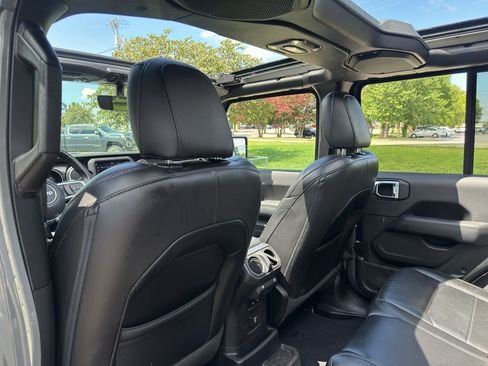 Used 2021 Jeep Wrangler Unlimited Sahara AWD/4WD image 17