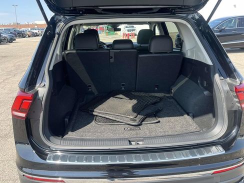 Used 2023 Volkswagen Tiguan SE w/ Panoramic Sunroof Package image 13