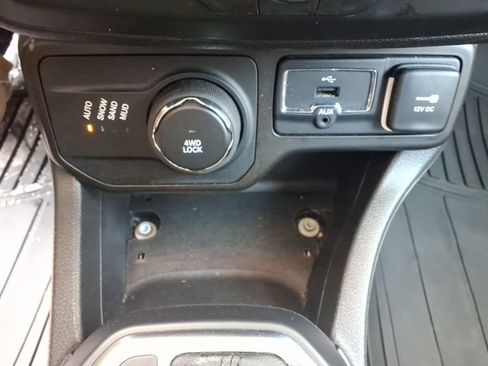 Used 2023 Jeep Renegade Latitude image 10