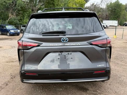 Used 2025 Toyota Sienna Limited AWD/4WD image 4