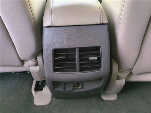 Used 2013 Ford Edge SE image 16