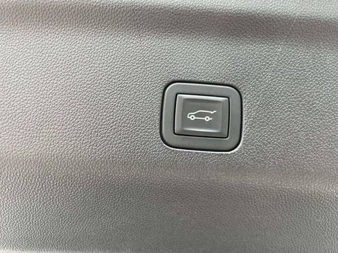 Used 2025 Chevrolet Tahoe Z71 w/ Comfort Package AWD/4WD image 25