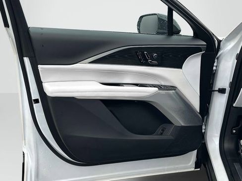 Used 2025 Cadillac Lyriq Sport image 13