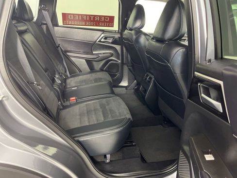 Used 2024 Mitsubishi Outlander SE image 14