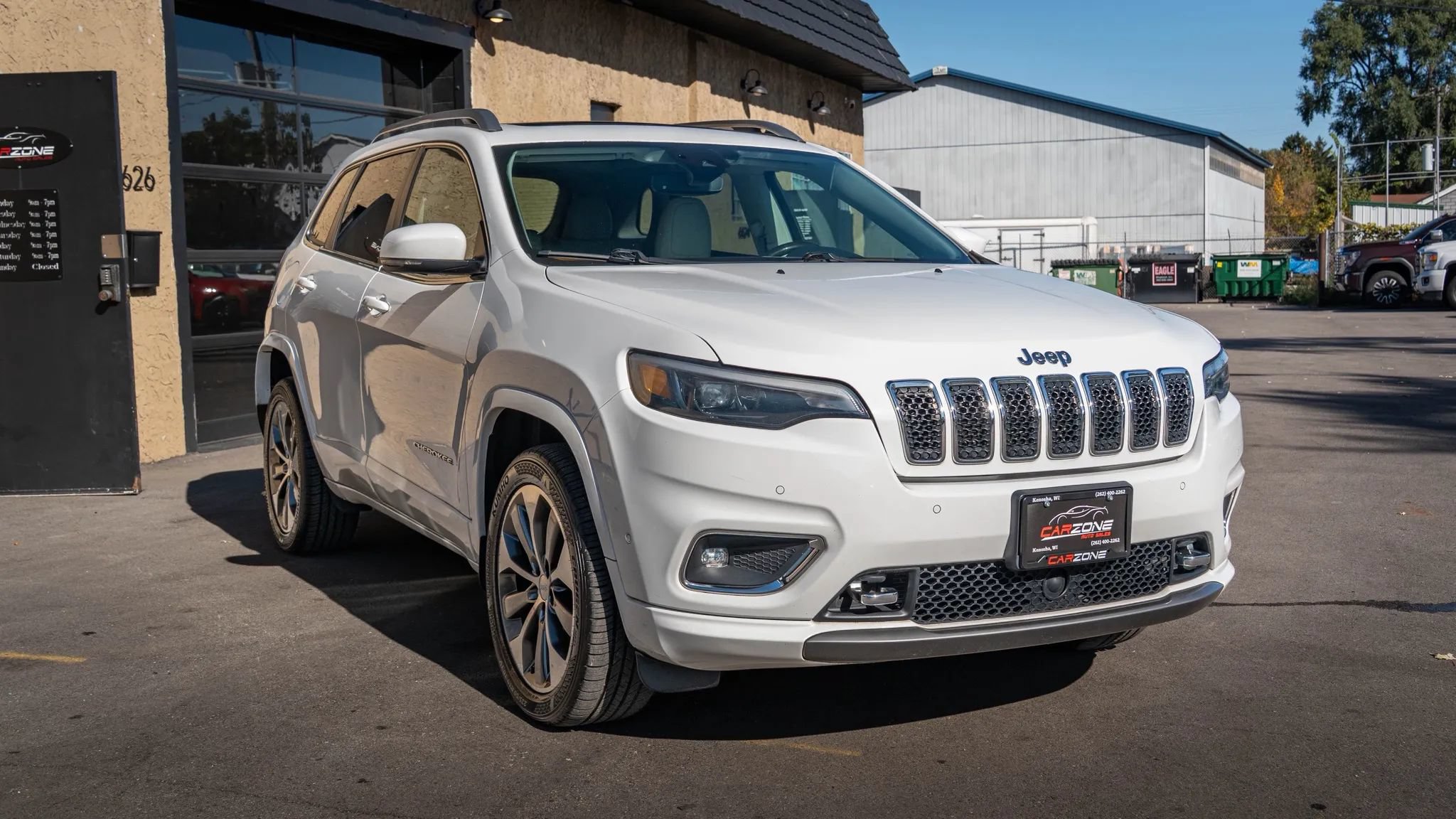 Used 2019 Jeep Cherokee Overland w/ Technology Group AWD/4WD image 4