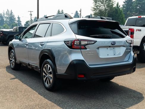 Used 2024 Subaru Outback Premium AWD/4WD image 2