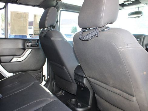 Used 2018 Jeep Wrangler Unlimited Sahara w/ Connectivity Group image 21