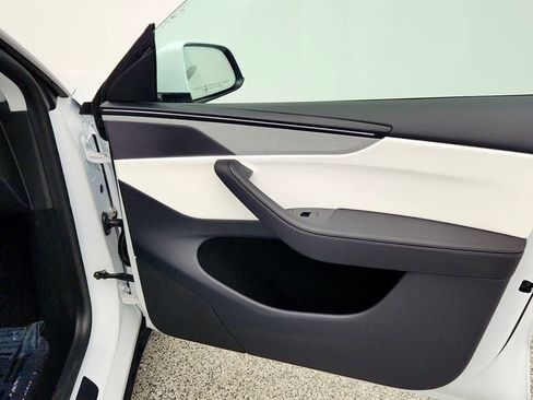 Used 2026 Tesla Model Y Long Range image 30