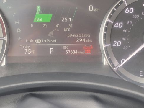 Used 2024 Toyota Highlander LE AWD/4WD image 23