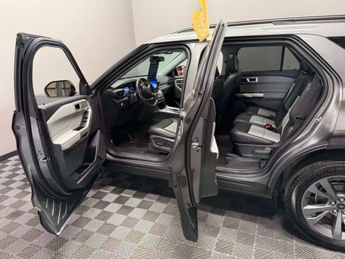 Used 2023 Ford Explorer XLT w/ Equipment Group 202A AWD/4WD image 13